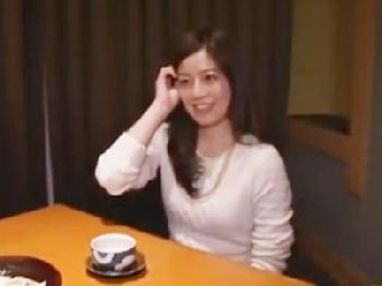 娘への罪悪感よりも自身の快楽を優先し婿を寝取る淫乱未亡人巨乳人妻中出し近親相姦オナニー浅井舞香のエロ動画