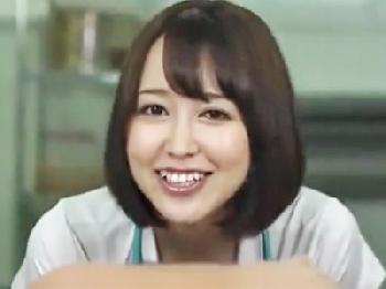 『たくさん気持ち良くなって下さぃね!』エロカワ女優篠田ゆうちゃんのテクで精液大放出巨乳お姉さんフェラ手コキパイズリのエロ動画