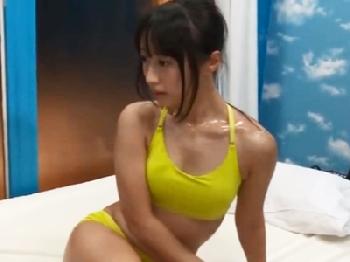 日頃の欲求不満をマッサージ師相手に爆発させるマダム巨乳素人人妻中出しのエロ動画