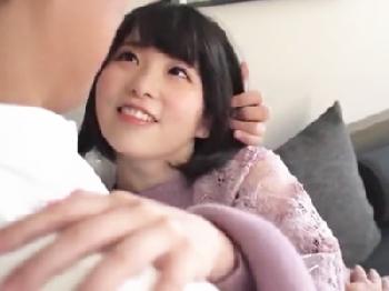 経験の少ない黒髪ショートヘアの美形少女がイケメンとの濃密パコに恥じらいイキ素人美少女ロリのエロ動画