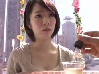 清楚清純そうな素人奥さんがマジックミラー号で媚薬アロマかがされ発情→猥褻マッサで他人棒受け入れ巨乳人妻マッサージのエロ動画