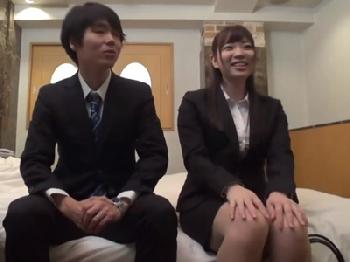 お金欲しさに職場の先輩と中出しセックスしちゃったオフィスレディさんW素人お姉さんOL盗撮のエロ動画