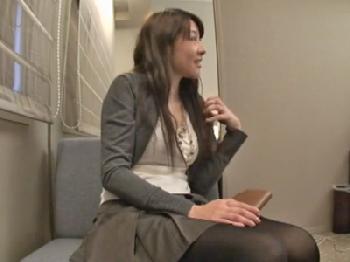 ナンパ師の口車に乗せられて会ったばかりの男とファックしちゃうドスケベコ素人熟女のエロ動画