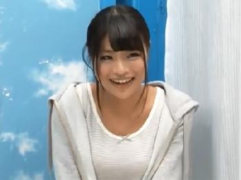 笑顔が素敵な素人娘が緊張しつつも巨根に猛烈興奮して濃密パコお姉さんのエロ動画