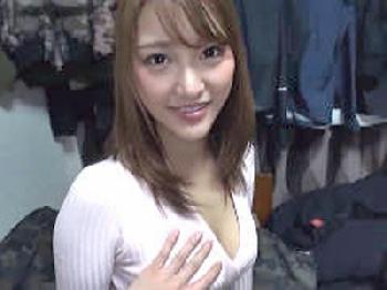 若菜奈央が素人男性宅に訪問してガチ抜きご奉仕！巨乳お姉さんフェラのエロ動画
