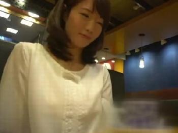 清麗美人な白ランジェリーの素人主婦27歳と密通ハメ撮りで笑顔の中出し巨乳ナンパのエロ動画