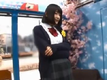 卒業したてのミニ系女子校生ナンパ→マジックミラー号で処女も卒業させてみた結果素人美少女ロリ顔射のエロ動画