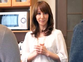 『これも醍醐味の一つです』依頼主のペニスを次々と咥え込むド痴女家政婦お姉さん中出しのエロ動画