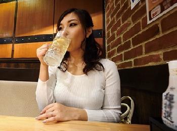 傍からは全くそんな風には見えない…特大ヒップ無毛なキメセク女とどろどろ個人撮影巨乳痴女人妻パイパンハメ撮り宮川ありさのエロ動...