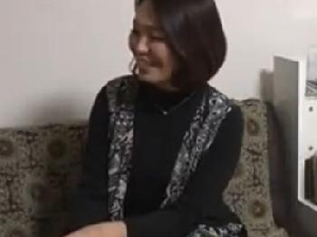 油断しきったオバさん妻マンコに若い精液中出し！素人人妻熟女のエロ動画