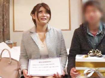 ヤったら賞金貰えるエロエロ企画で結局3発も生姦中出ししちゃう同じサークルの男女W巨乳素人美少女盗撮のエロ動画