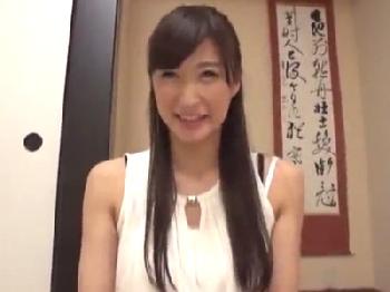 「中に‥中に出してぇえ！」JAV応募してきた華奢美形奥さんが鬼ピスファックでイキ乱れ素人痴女人妻中出しハメ撮りのエロ動画