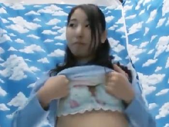 まさかのアルバイト中レズビアン!ファミレスアルバイト中にちょっかい出してくる奥さんさん美少女人妻菊池えり初美沙希のエロ動画