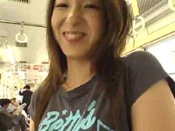 どこ行っても恥ず知らずなお姉さんが野外で普通にフェラチオしてくれたのエロ動画