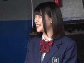 英語なんか全然できない淫乱尻軽ヤリマンが黒人にバカにされながらハメられる!女子校生コスプレ3Pのエロ動画