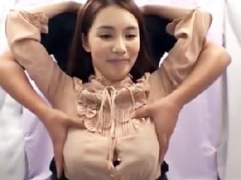 バストチャレンジマッサージで発情して最後までしちゃう美形お姉さん巨乳素人ナンパのエロ動画