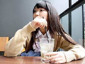 清潔感あふれる見た目してるのに中出し援助交際ファック繰り返すミニ系女子校生！素人美少女痴女ハメ撮りナンパのエロ動画