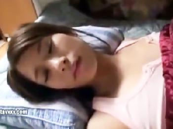 お昼寝中の大きいオッパイ娘にハメ撮り婦女暴行仕掛ける残虐男巨乳素人美少女痴女中出しレイプのエロ動画