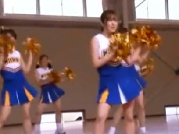 チア部所属の美形少女が変態男にストーキングされた末に犯されて否応なくアクメ美少女コスプレのエロ動画
