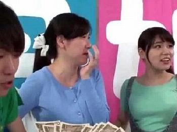 『え！？親子で同時に…？』Hなエロ企画に参加した大きいオッパイ家族が大近親交尾巨乳素人美少女人妻近親相姦のエロ動画