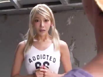 日頃疲れている作業員達に思い切り犯されていく美人な奥さん巨乳人妻熟女フェラのエロ動画