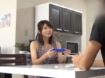 『ちょ…!ダメです!』男に迫られ抵抗出来ずにハメられる美人奥様素人人妻盗撮のエロ動画