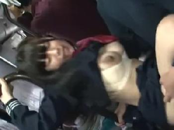 『イッ!イッグぅぅー!』強烈弾丸ピストンで理性を失いかけマジ絶頂美少女M男のエロ動画