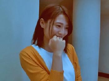 恥じらいまくりの素人主婦が初めてのカメラ前SEX巨乳人妻のエロ動画