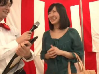 イキ我慢クイズエロ企画であっさり失敗してぶっかけられちゃった素人さんW巨乳お姉さんのエロ動画