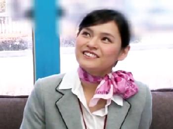 『発射していいわよ…?』エキゾチックな美人CAさんが童貞くんを筆おろしゴム中出し巨乳素人お姉さんのエロ動画