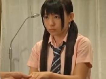 受診しにきた幼顔女子校生を騙して凌辱するヤブ医者素人美少女ロリレイプのエロ動画