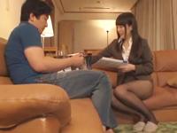 訪問販売でやって来たオフィスレディ→契約欲しさに中出しサービス!痴女OLパンストフェラのエロ動画
