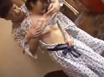 来店した男を熟練テクで絶頂させまくるフードルちゃん巨乳お姉さんフェラ手コキ白石茉莉奈のエロ動画