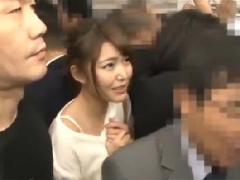 満員電車で極悪痴漢に狙われイチモツハメられる美形少女たち女子校生美少女お姉さんロリのエロ動画
