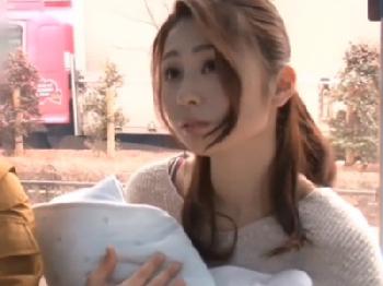 初めて夫以外の男根を味わった奥様が快感のあまり中出し許可W素人人妻のエロ動画