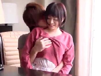 ショートヘアが似合う色白で透明感のある美形少女がイケメンとのパコで痙攣絶頂美少女ぶっかけのエロ動画