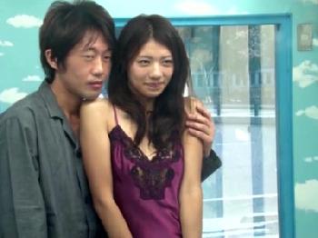 素人奥さんがマジックミラー号にて淫靡なランジェリーコスをさせられ生本番人妻のエロ動画