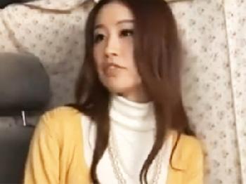 ガードの硬そうな素人奥さんを口説き落として中出しハメ撮り成功W人妻ナンパのエロ動画