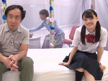 『えぇ～かあちゃんに聞こえちゃうよ…』思春期の女子校生たちが実オヤジと母ちゃんの前で近親交尾素人美少女近親相姦のエロ動画