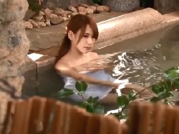 新婚の美人若奥様が温泉旅行先で種付け中出しされて本気アクメ巨乳人妻のエロ動画