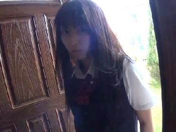 板野有紀が女子校生姿でオッサンとからんで最後はフェラチオで絶頂させたのエロ動画