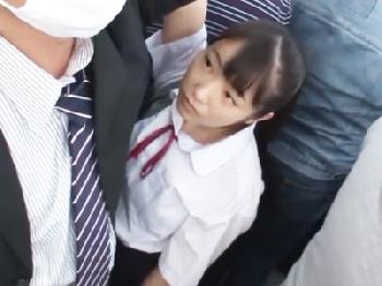 美形少女女子校生が満員電車でリーマンに逆痴漢を仕掛けて車内で顔面射精パコ美少女痴女パイパン顔射のエロ動画