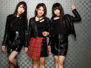 ライダースを着てる女子はメンヘラでエロいに違いない！そんな都市伝説を裏付けるガールズバンド中出しお姉さん痴女コスプレ渚みつき...