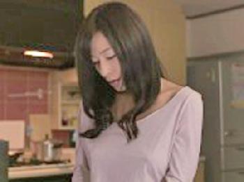 息子の友人のペニ棒の若さに狂っていくお母さん巨乳人妻のエロ動画