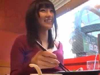 「普段は学生で…アルバイトしてます♡」ちょっと不思議な感じの素人女子大生をハメ撮り部屋に連れ込んで激ピス美少女ロリナンパのエ...