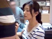 夫公認の寝取られ乱交に秘めた愛欲を初めて見せる奥さん素人人妻のエロ動画