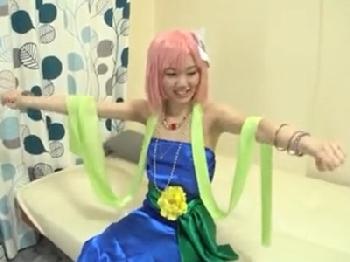 身長142CMの華奢な素人レイヤーとオフパコ撮影会美少女ロリコスプレハメ撮りのエロ動画