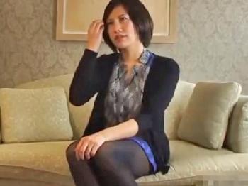 欲求不満な素人主婦が快感求めて自ら不貞交尾懇願！巨乳痴女人妻熟女パンストのエロ動画