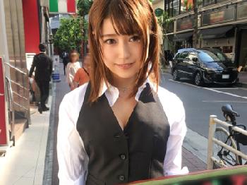 日々陰茎に飢えていてナンパのチャンスを逃さなかったダーツバー店員巨乳素人お姉さんのエロ動画