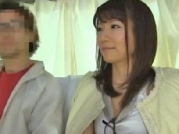 素人主婦をインタビューと称してナンパ→夫の前で寝取りぶっかけ！人妻のエロ動画